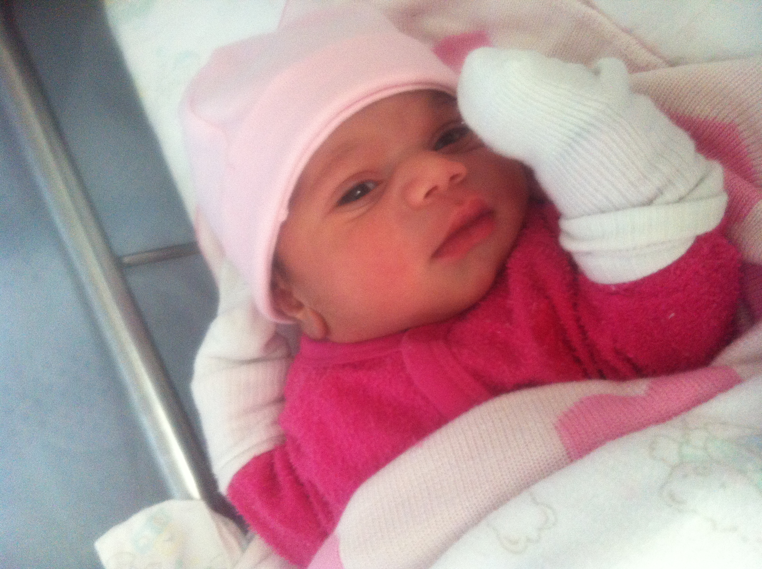 Maalii (pronounced marley) Marie Munns born 3:35pm on The 10th December 2012 weighing 7 pound 5 &amp; 49cm long. - photo